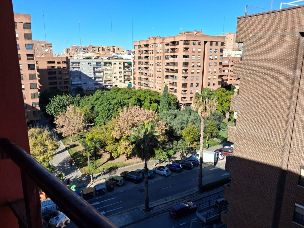 Exterior view of Flat for sale in  Valencia Capital  with Air Conditioner, Heating and Balcony