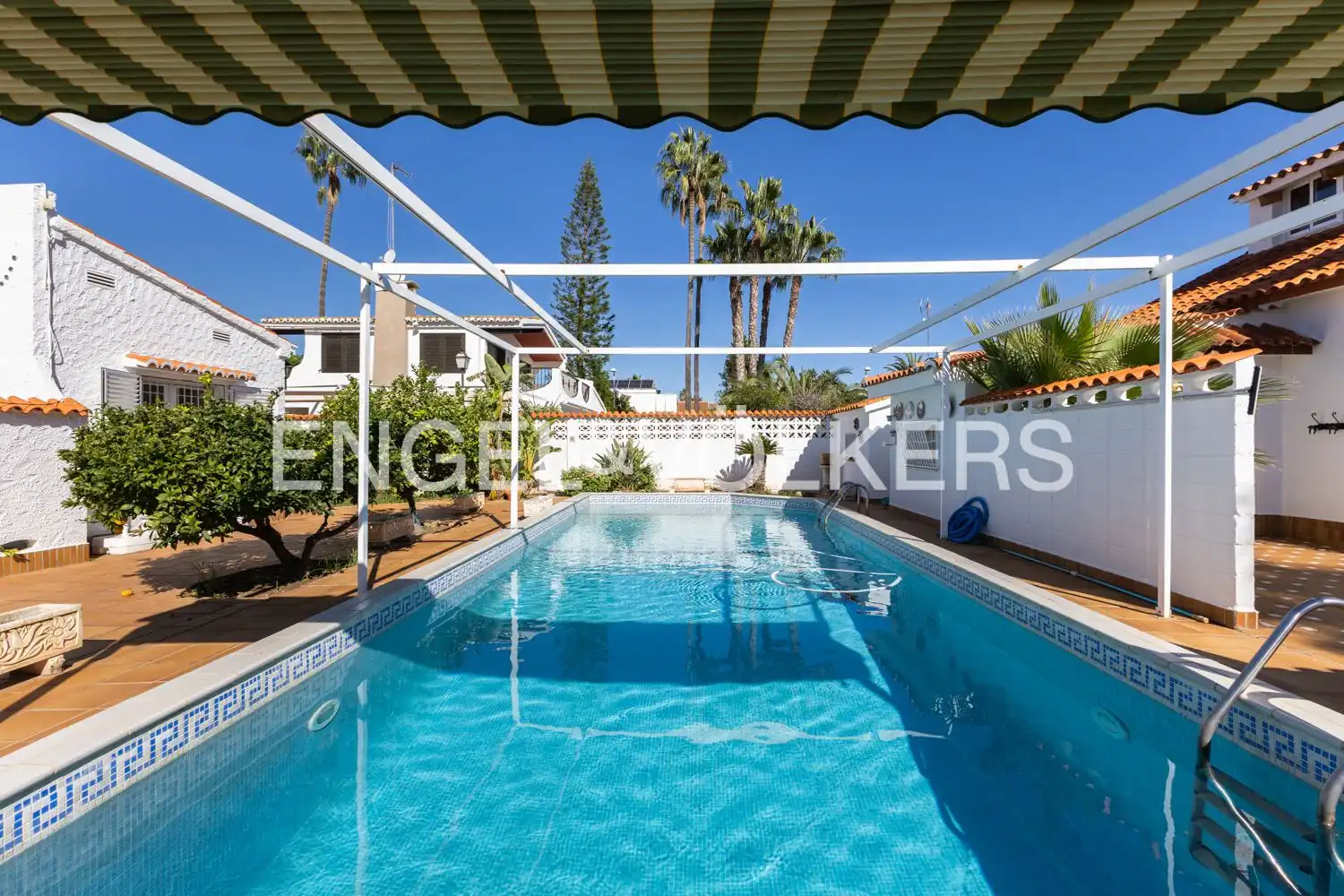 Vista exterior de Casa o xalet en venda en Sagunto / Sagunt amb Aire condicionat, Calefacció i Jardí privat