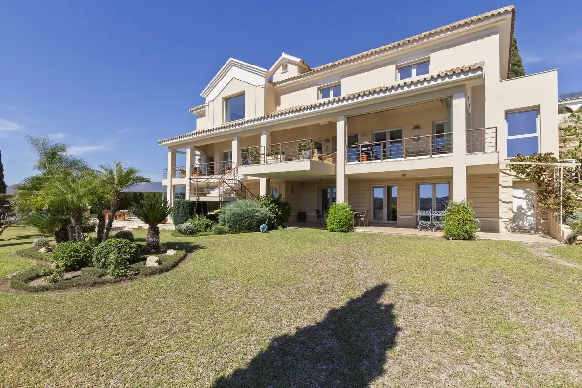 Chalet con piscina en venta en Avenida de España