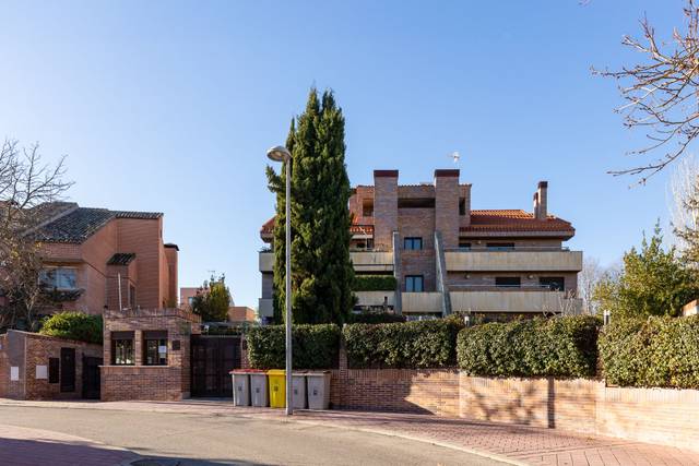 Apartamento en Alquiler en  Av. de la Osa Mayor, 173 en Aravaca