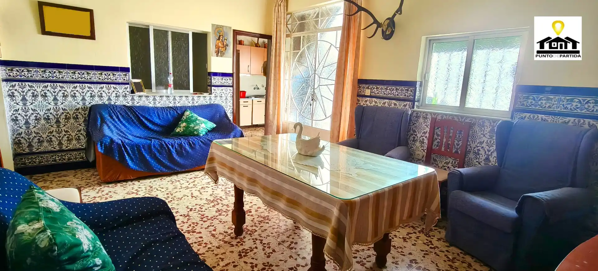 Sala d'estar de Casa o xalet en venda en La Palma del Condado amb Traster, Moblat i TV