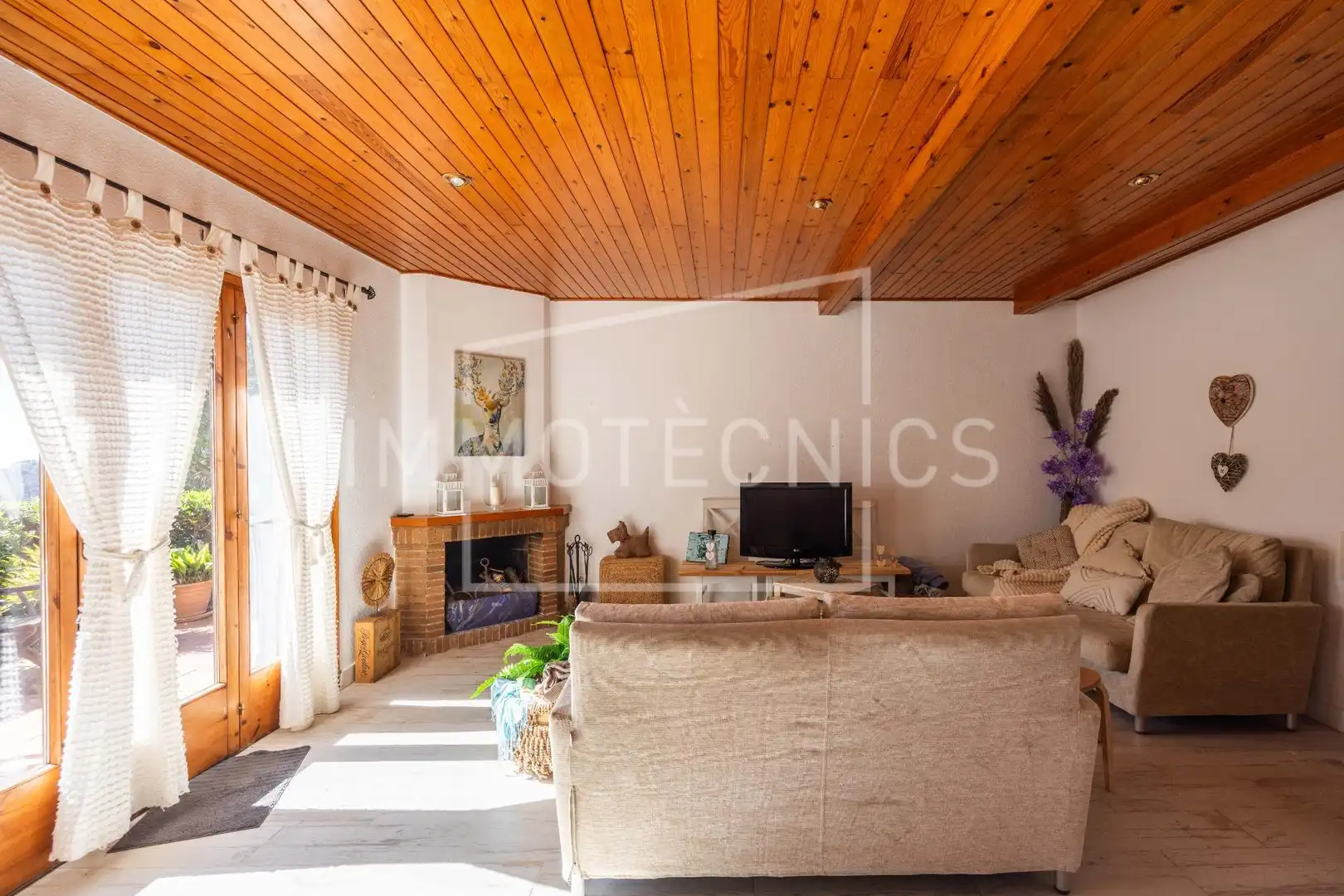 Living room of Houses for sale in Sant Cebrià de Vallalta