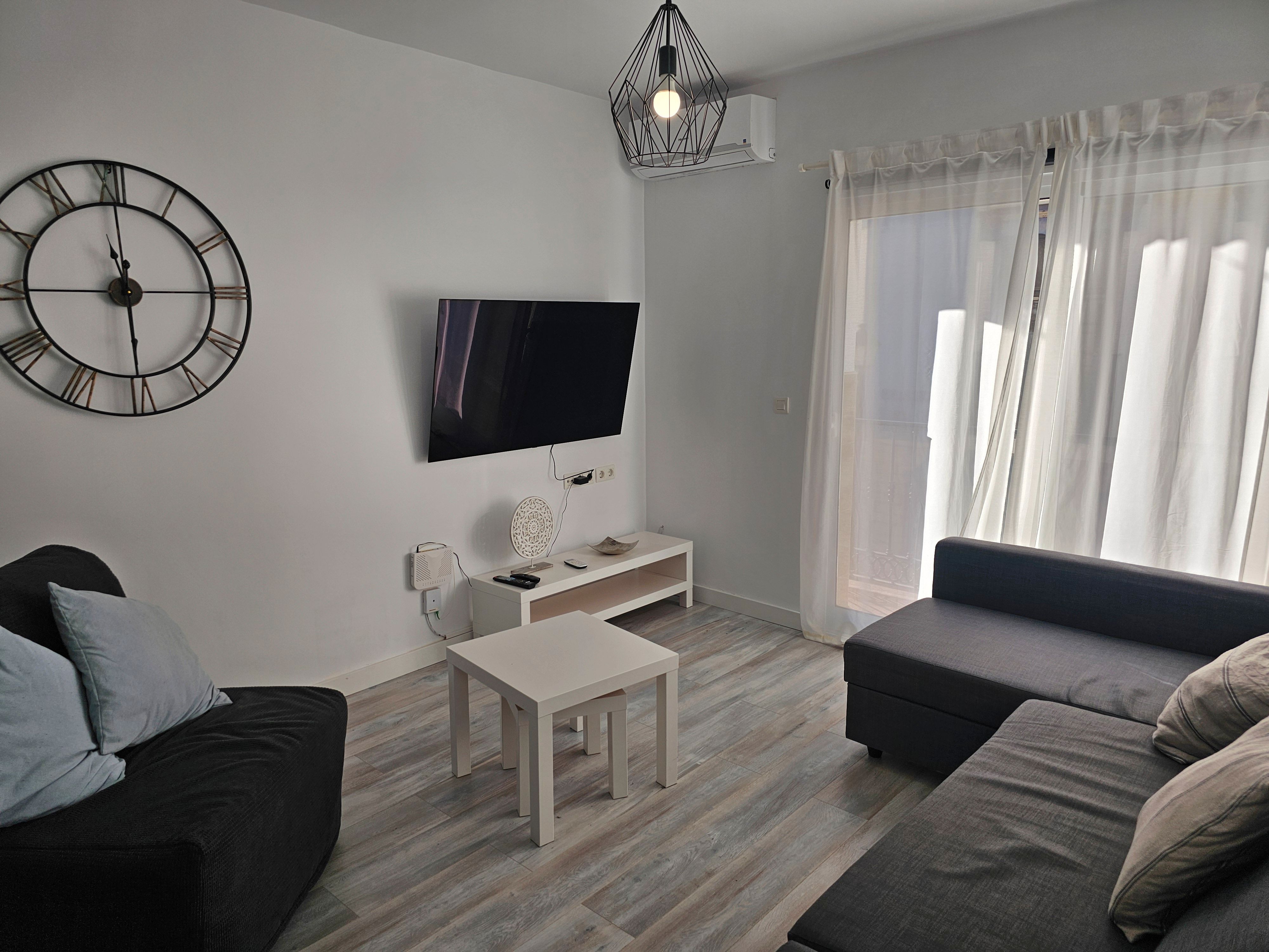 Sala d'estar de Pis de lloguer en Fuengirola amb Aire condicionat, Calefacció i Moblat