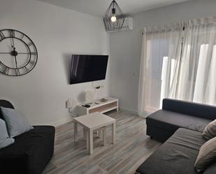 Sala d'estar de Pis de lloguer en Fuengirola amb Aire condicionat i Balcó