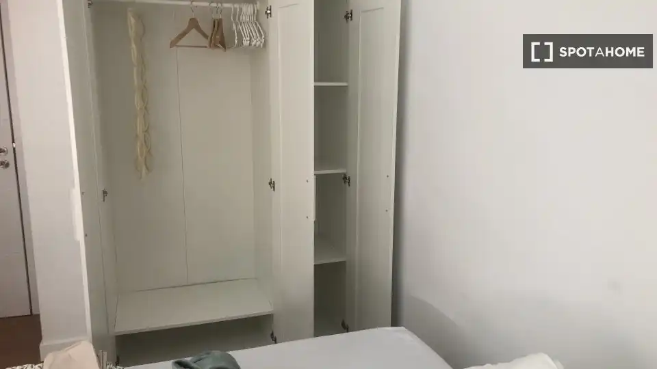Habitació a Reyes Católicos