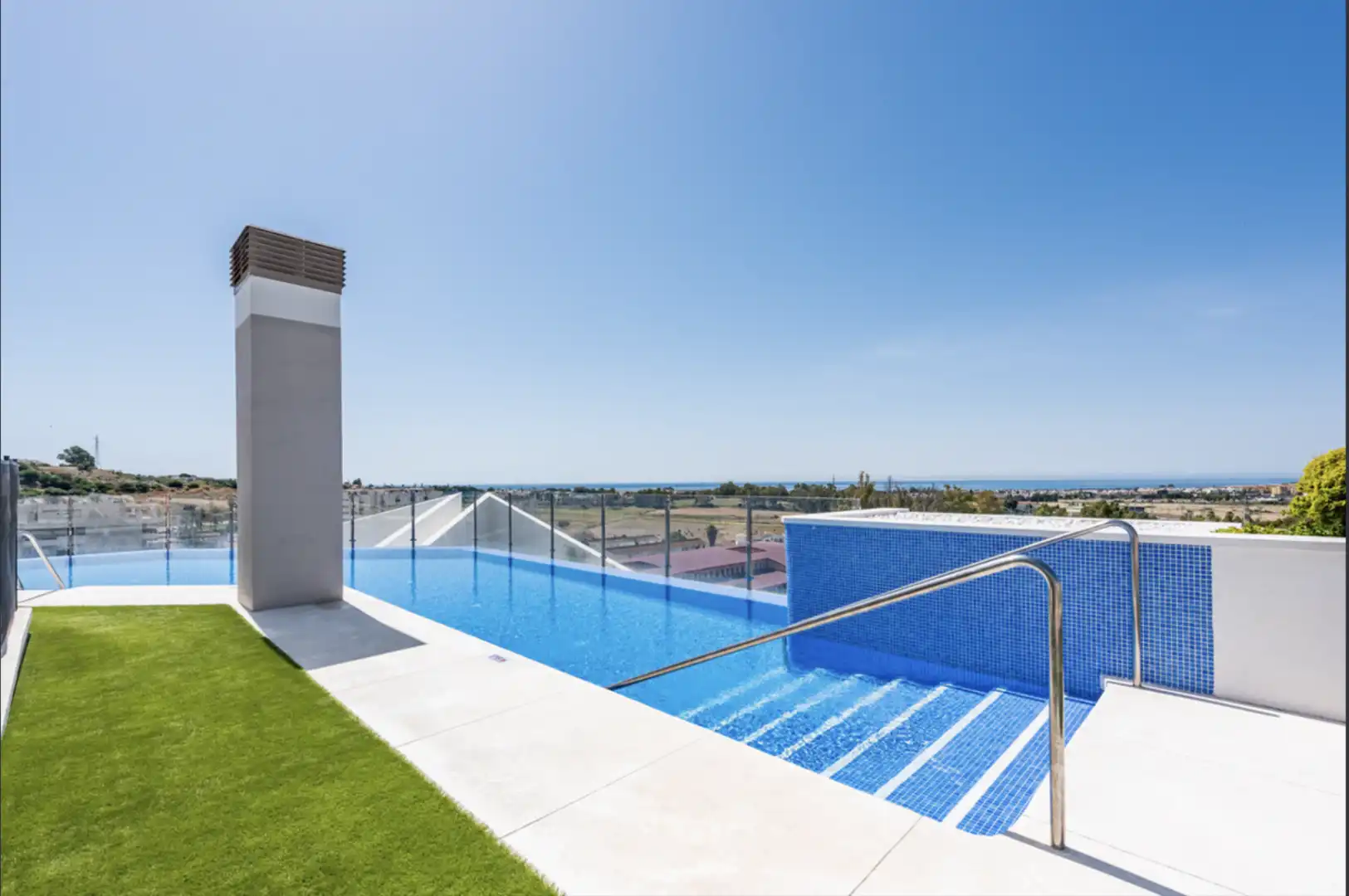 Schwimmbecken von Wohnungen zur Miete in Marbella mit Klimaanlage, Terrasse und Schwimmbad