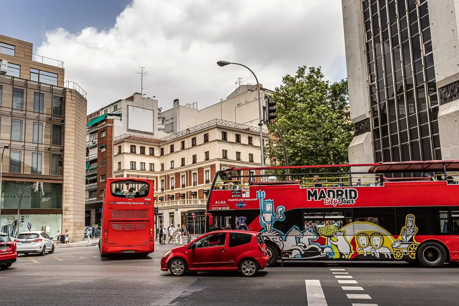 Außenansicht von Wohnung zur Miete in Madrid mit Klimaanlage, Heizung und Möbliert