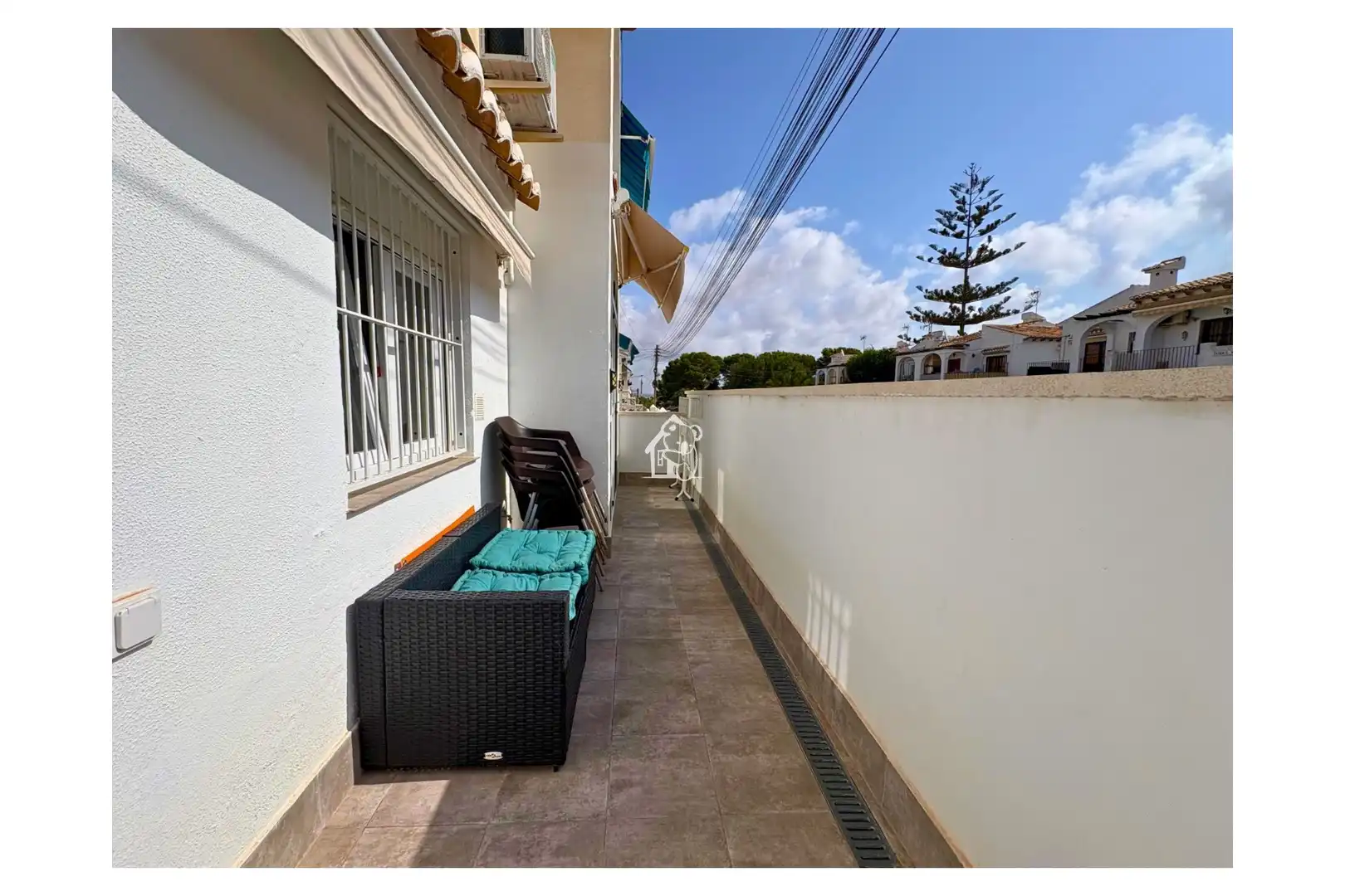 Vista exterior de Planta baja en venta en Torrevieja con Aire acondicionado, Jardín privado y Terraza
