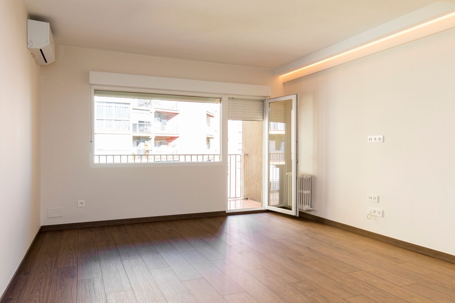 Living room of Flat for sale in  Zaragoza Capital