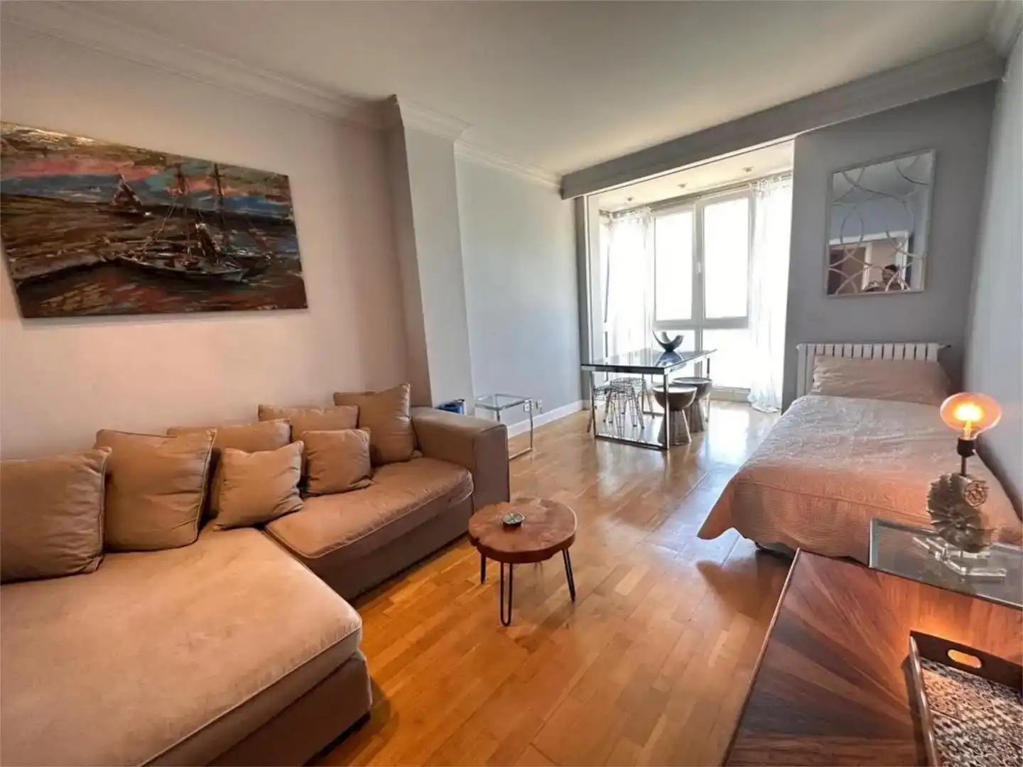 Sala d'estar de Pis de lloguer en Donostia - San Sebastián  amb Parquet, Moblat i Balcó