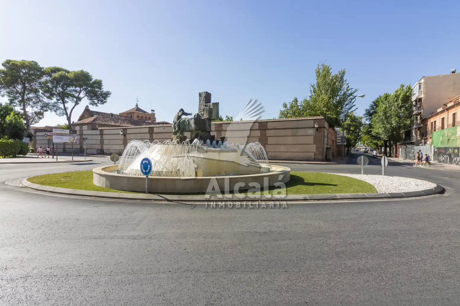 Vista exterior de Pis en venda en Alcalá de Henares amb Aire condicionat, Calefacció i Moblat