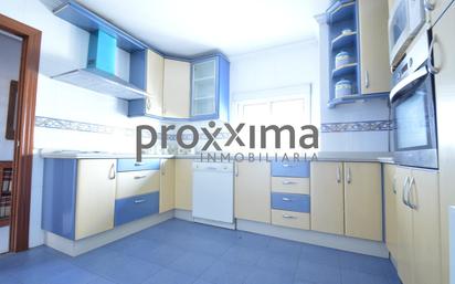 Kitchen of Flat for sale in  Sevilla Capital  with Air Conditioner and Terrace