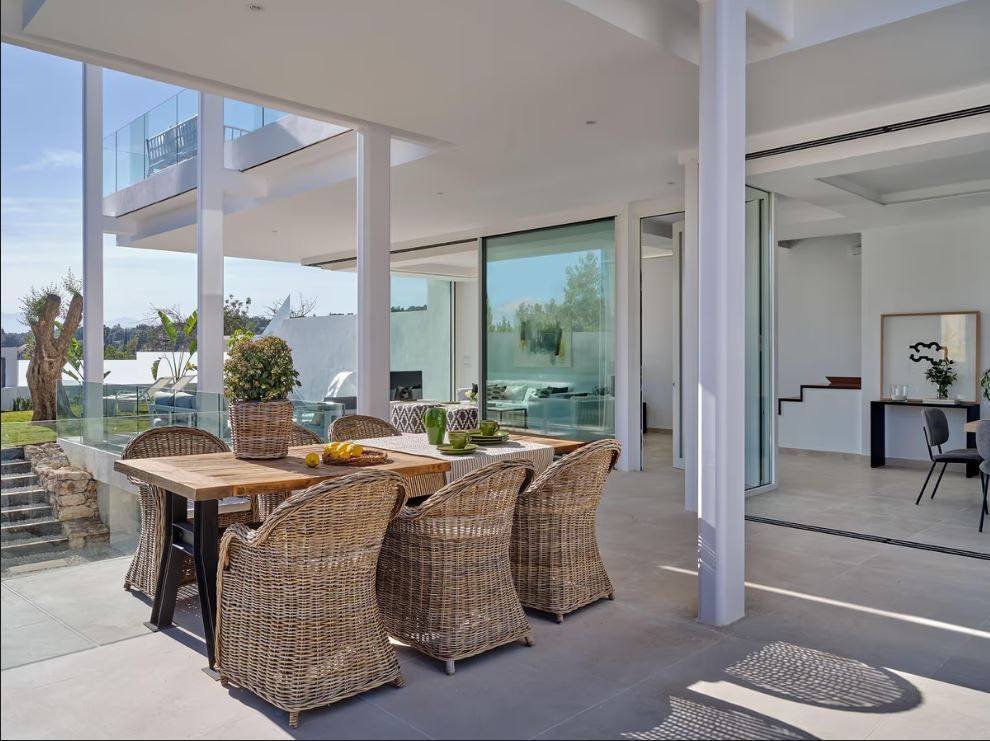 Terrace of House or chalet for sale in Marbella  with Air Conditioner, Heating and Private garden