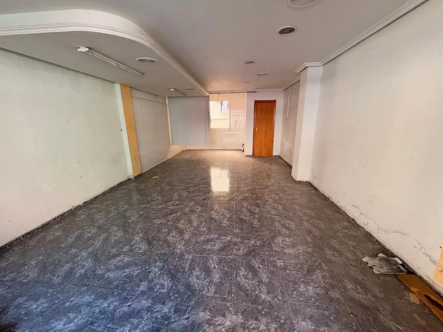 Gewerbefläche zum Verkauf in Sur