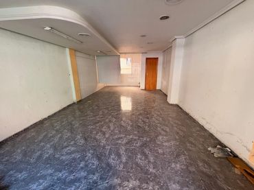 Locale commerciale in vendita a Sur