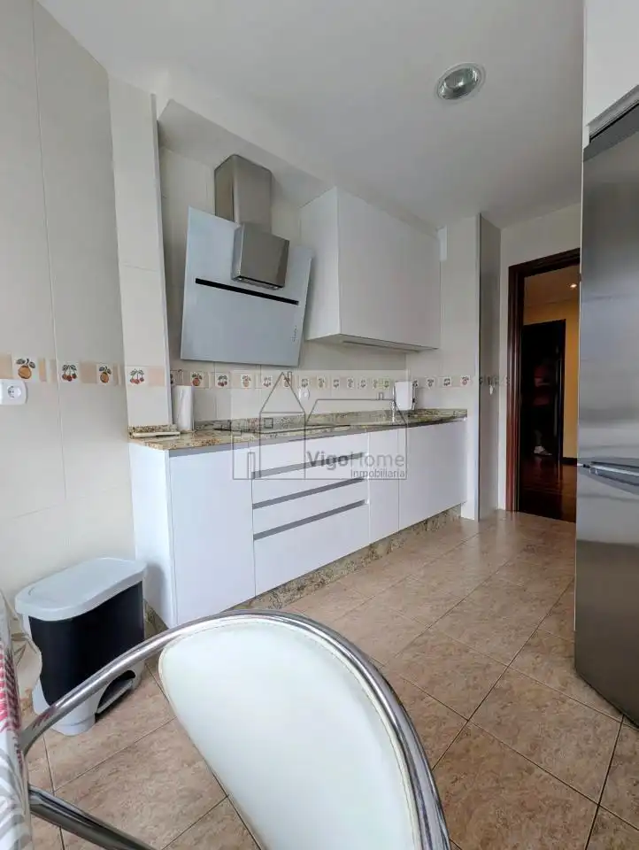 Kitchen of Flat for rent in Vigo   with Heating and Furnished