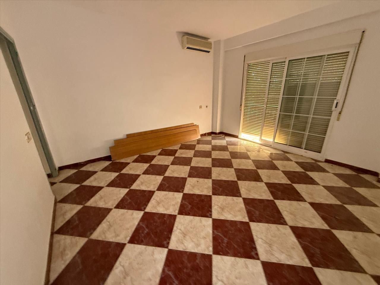 Flat for sale in Blanca  with Air Conditioner and Balcony
