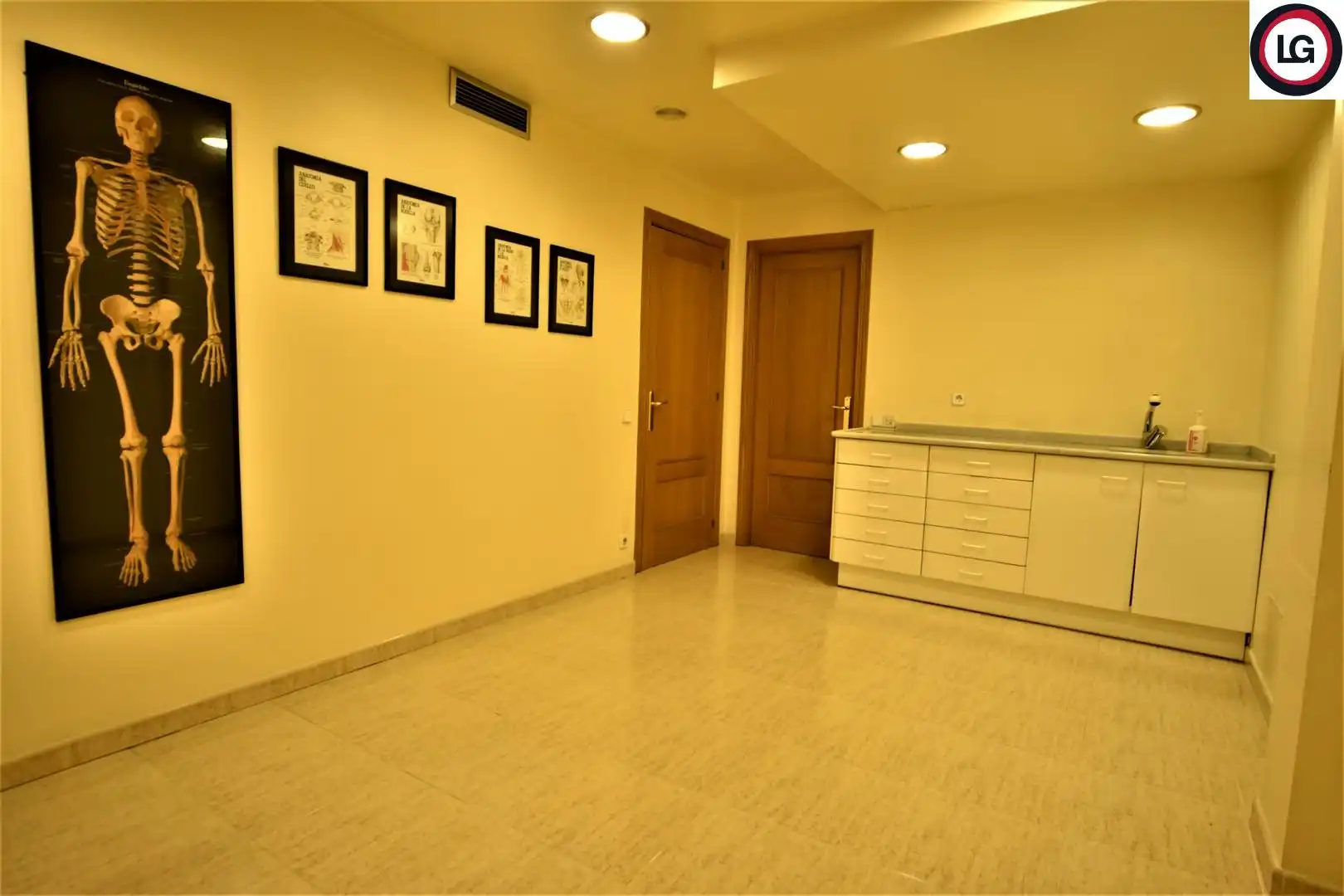 Office space with lift for sale in Pallars 6, imagen 23