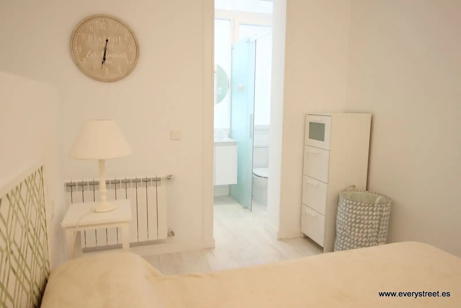 Dormitori de Loft de lloguer en Madrid amb Aire condicionat, Calefacció i Moblat
