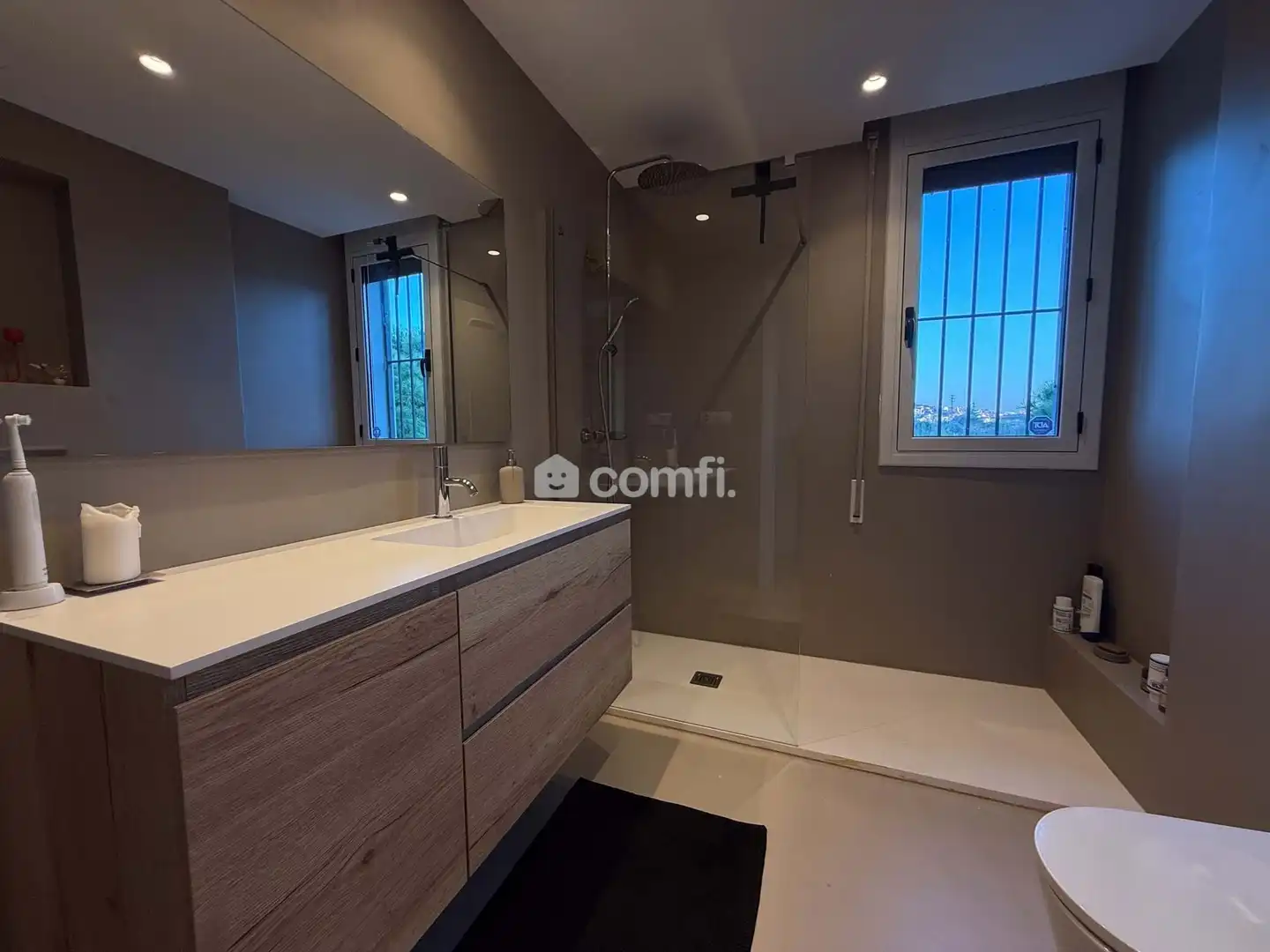 Baño de Casa adosada de alquiler en Sant Vicenç Dels Horts con Aire acondicionado, Calefacción y Terraza