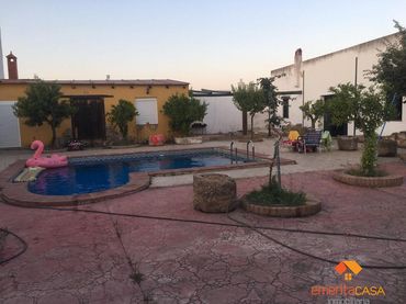 Casa amb piscina en venda a Mirandilla