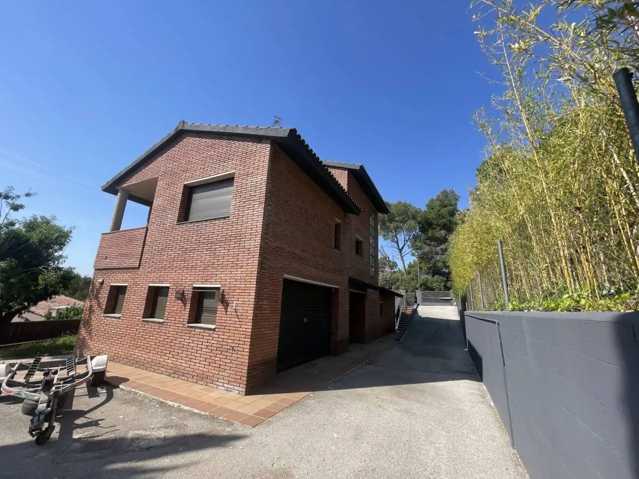 Vista exterior de Casa o xalet de lloguer en Matadepera amb Calefacció, Jardí privat i Terrassa