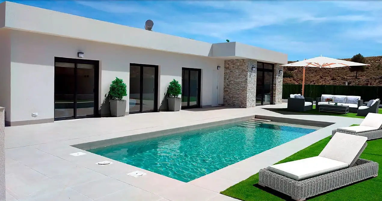 Casa con piscina en venta en Calasparra