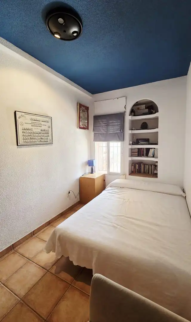Habitación de Piso en venta en Benidorm con Aire acondicionado, Terraza y Piscina comunitaria