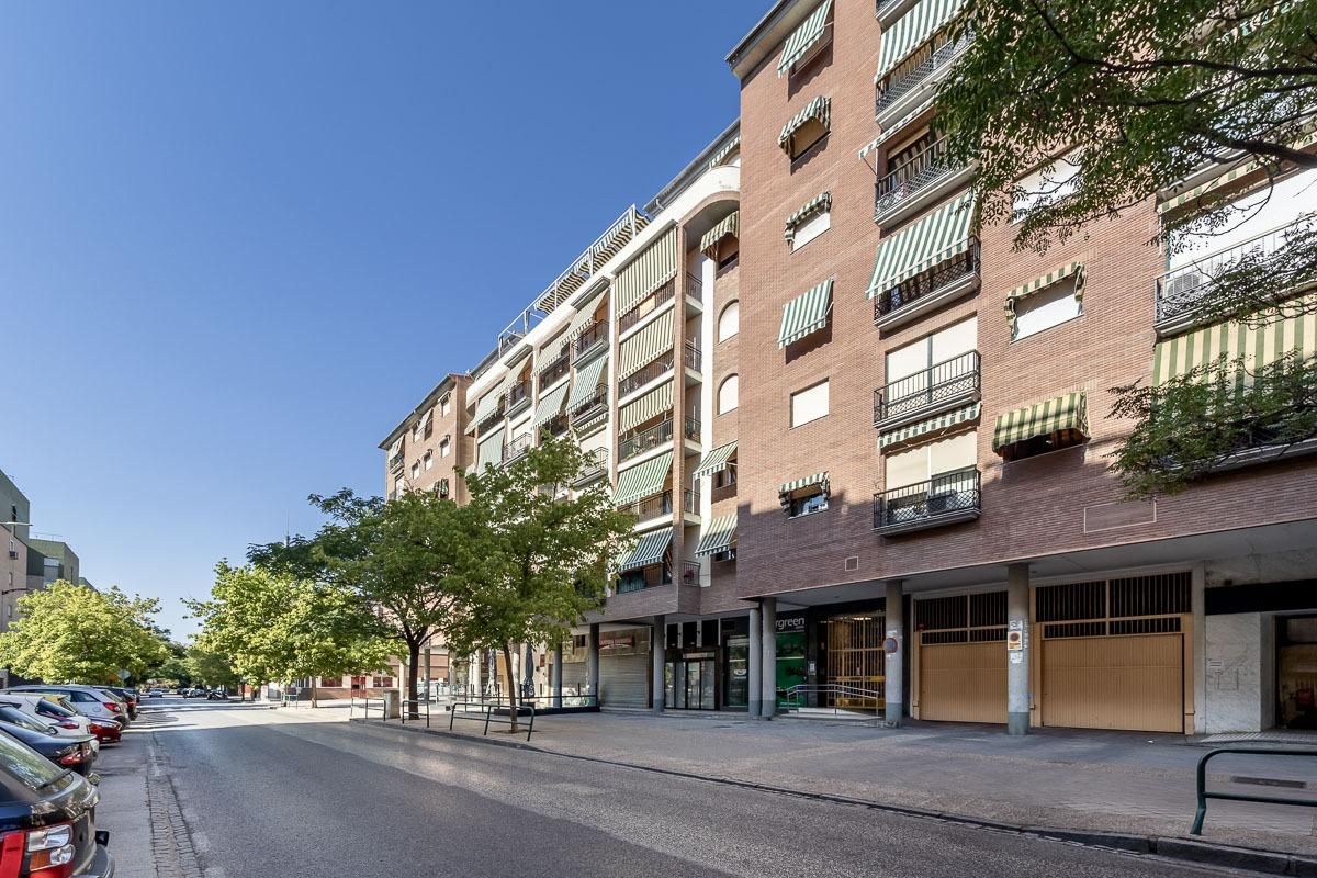 Exterior view of Flat for sale in  Granada Capital  with Air Conditioner and Terrace