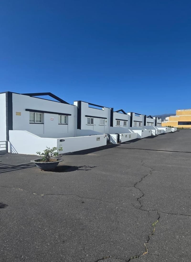 Exterior view of Single-family semi-detached for sale in El Rosario