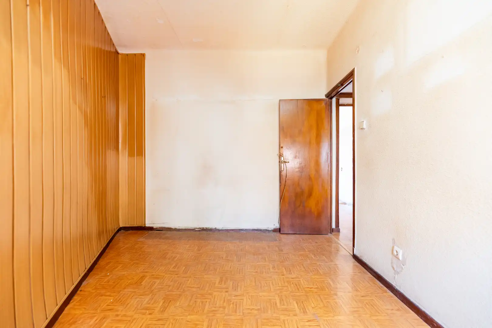 Habitación de Piso en venta en Madrid con Balcón