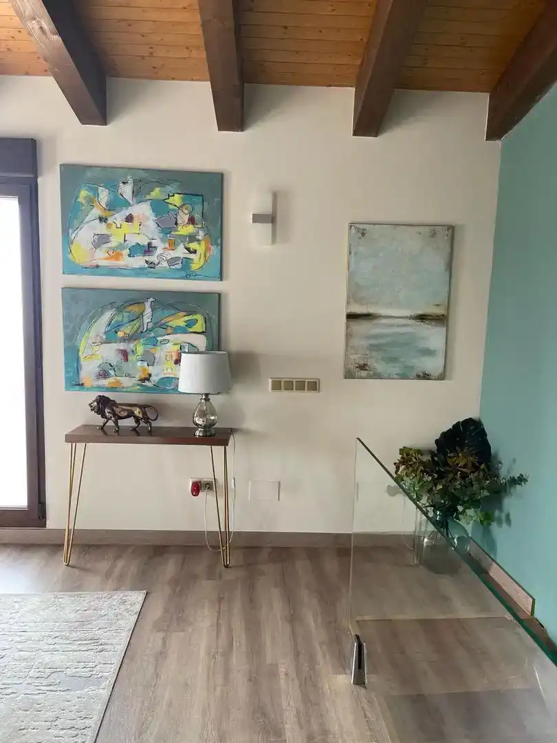 Sala d'estar de Casa o xalet en venda en Roales amb Aire condicionat, Parquet i Moblat