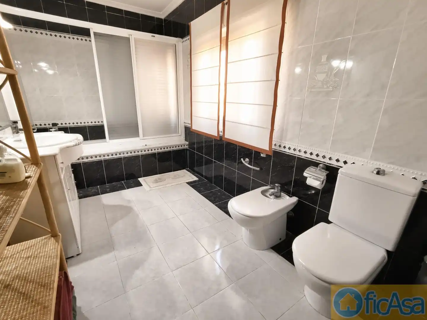 Bathroom of Houses for sale in Borriol  with Terrace, Storage room and Swimming Pool