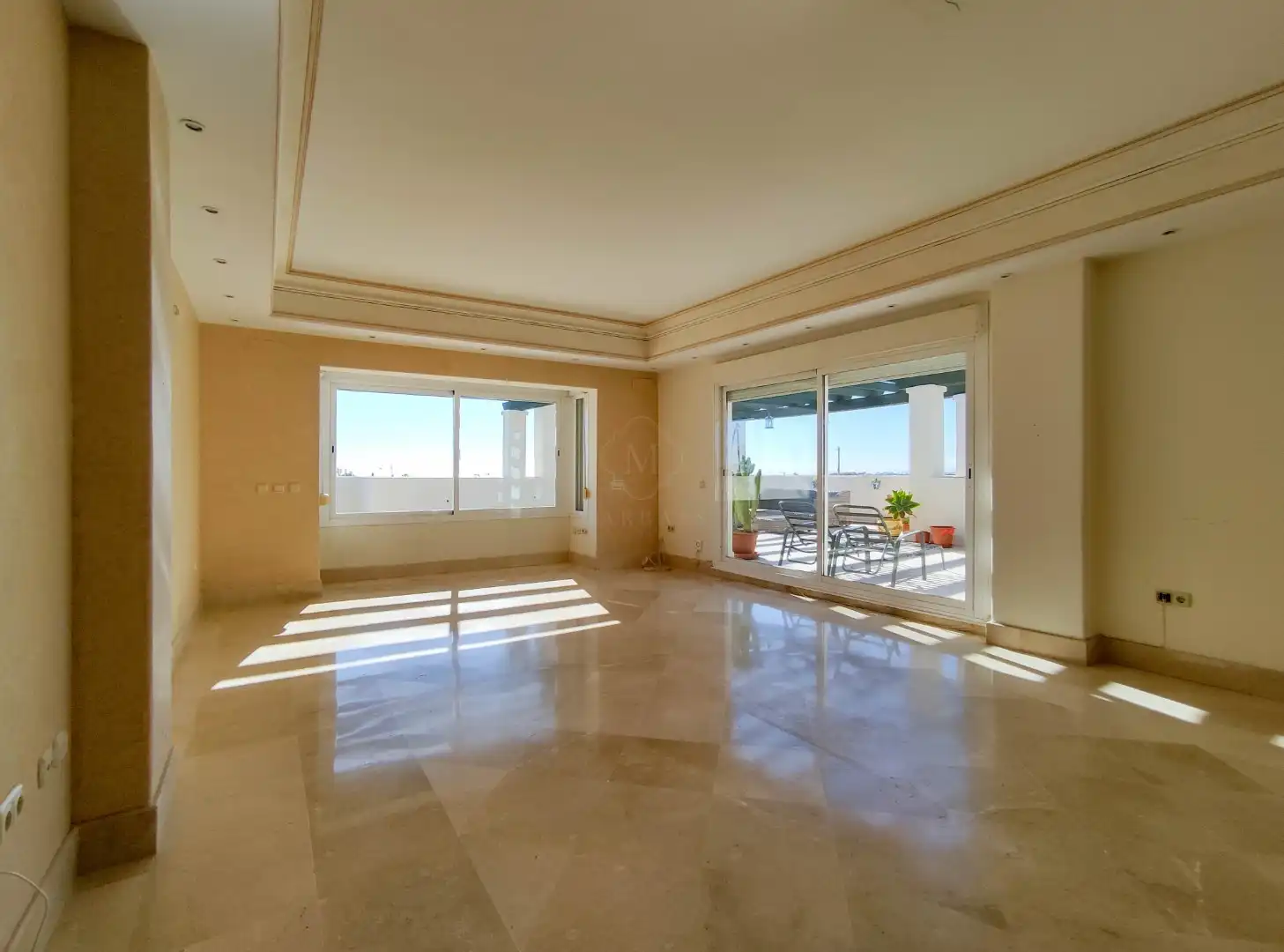 Living room of Attic for sale in Marbella  with Air Conditioner, Terrace and Swimming Pool