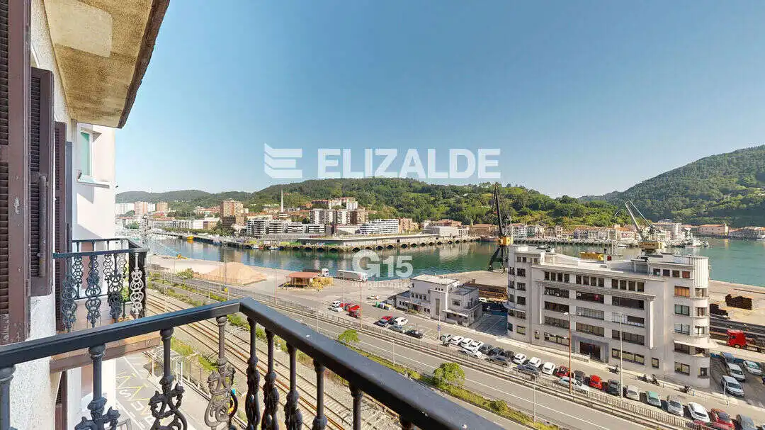 Terraza de Piso en venta en Donostia - San Sebastián  con Calefacción, Trastero y Balcón