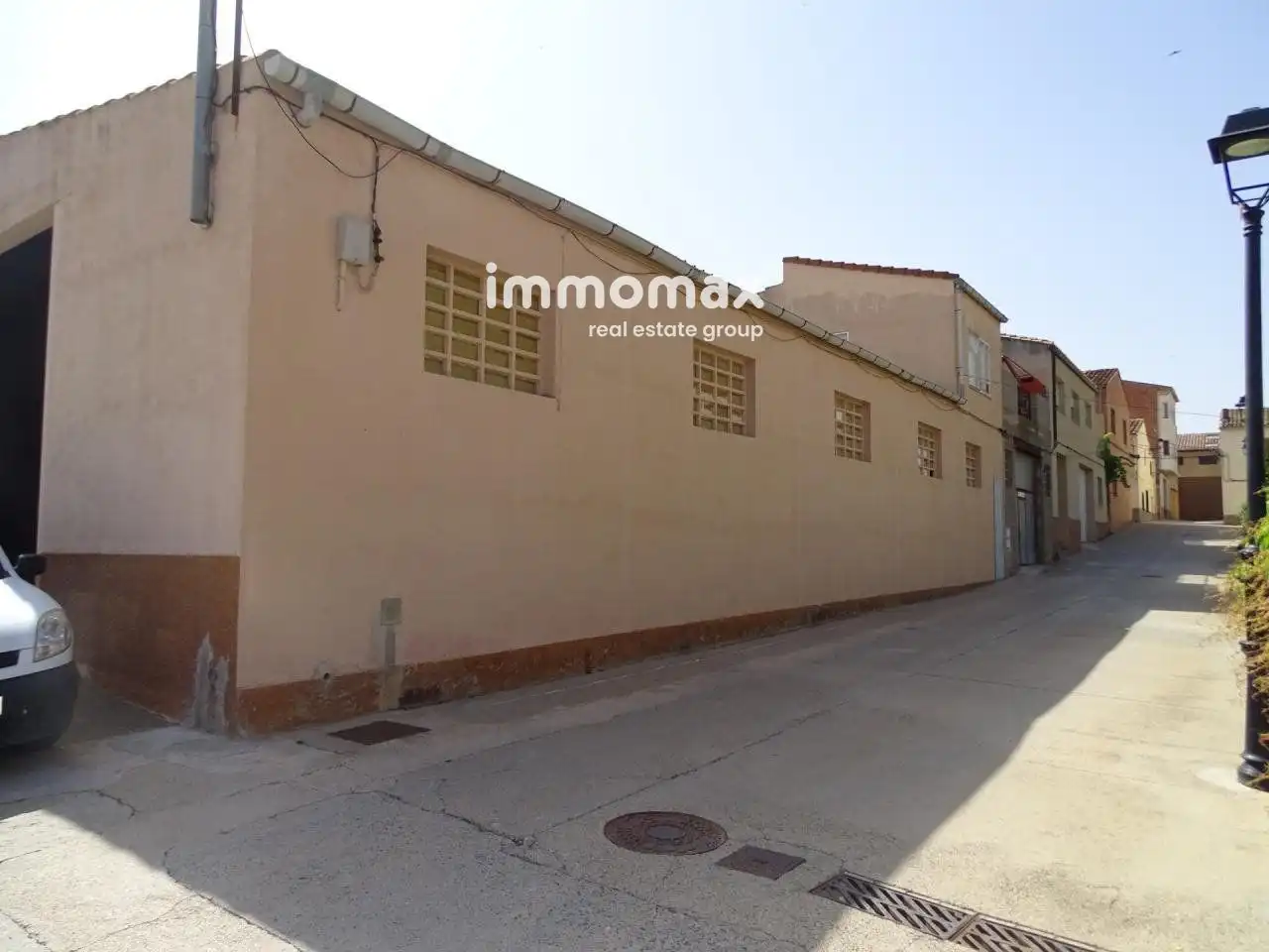 Vista exterior de Nave industrial en venta en Caseres