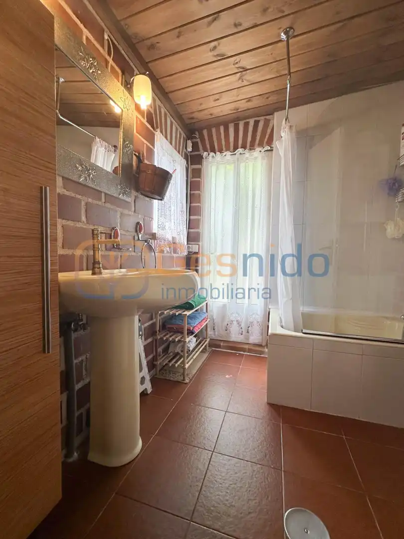 Baño de Casa o chalet en venta en Espirdo con Calefacción y Jardín privado