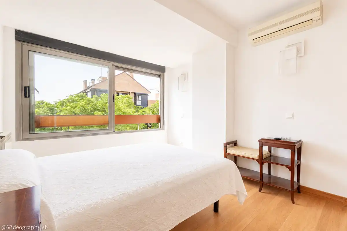 Dormitori de Casa adosada en venda en Madrid amb Aire condicionat, Calefacció i Terrassa