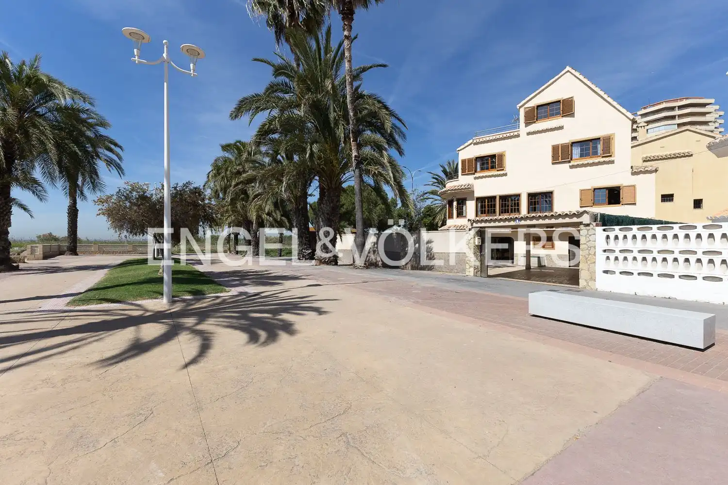 Vista exterior de Casa o chalet de alquiler en La Pobla de Farnals con Aire acondicionado, Calefacción y Jardín privado