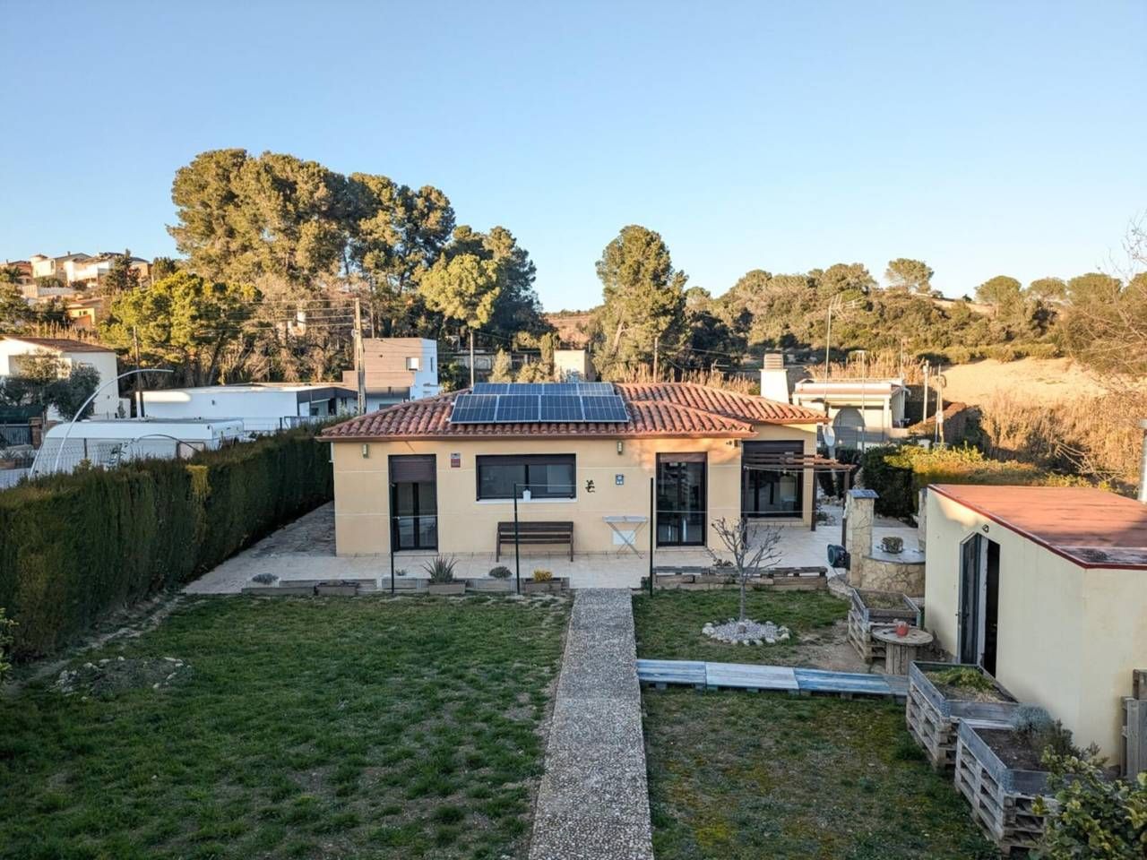 Vista exterior de Casa o xalet en venda en Sant Llorenç d'Hortons amb Aire condicionat, Calefacció i Jardí privat