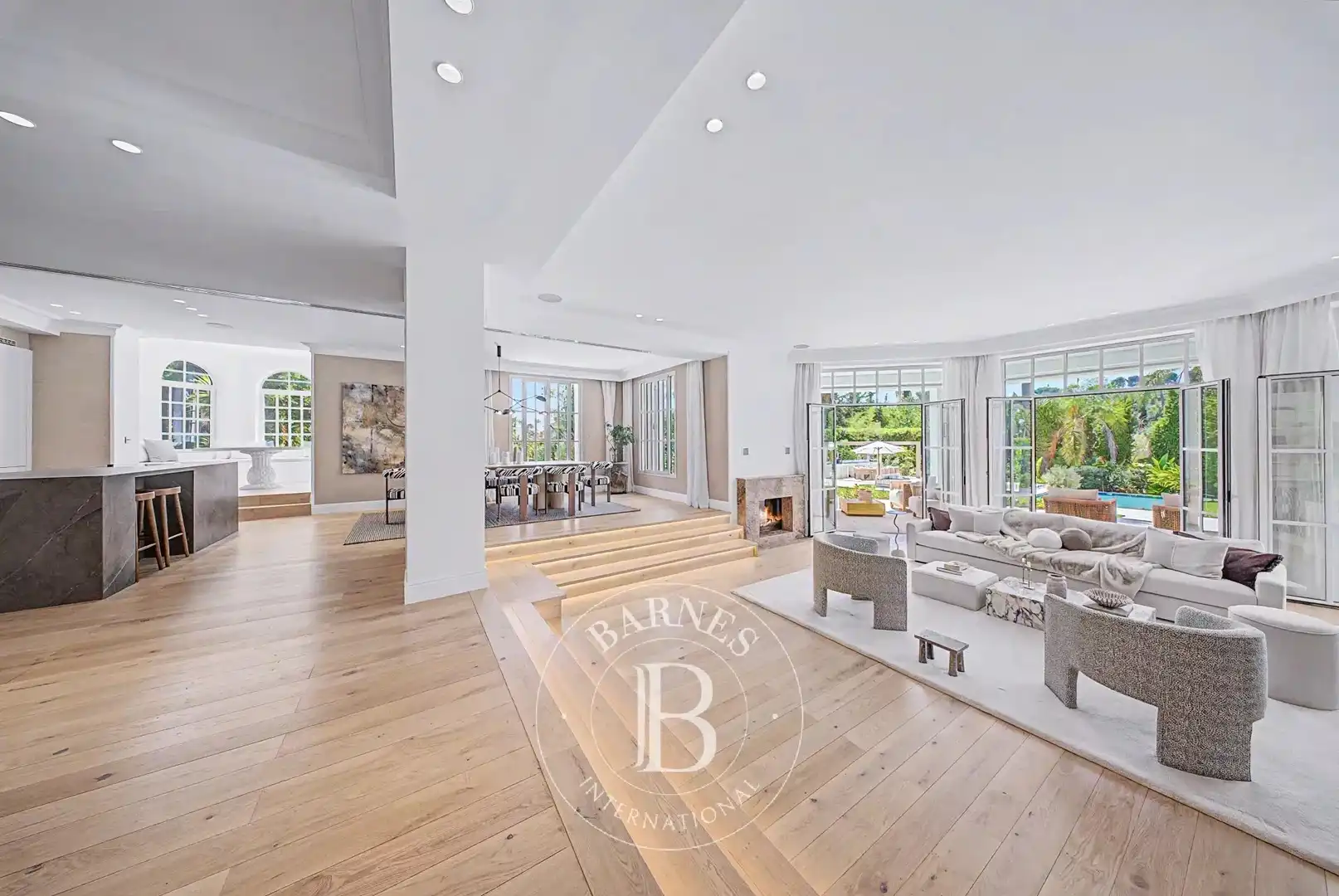 Living room of Houses for sale in Marbella  with Air Conditioner, Heating and Swimming Pool