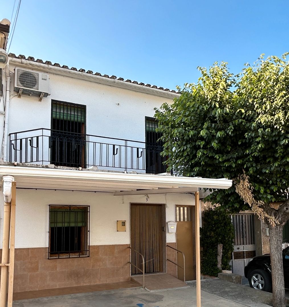 Vista exterior de Casa adosada en venta en Castillo de Locubín con Aire acondicionado, Calefacción y Jardín privado
