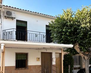 Exterior view of Single-family semi-detached for sale in Castillo de Locubín  with Air Conditioner, Heating and Private garden