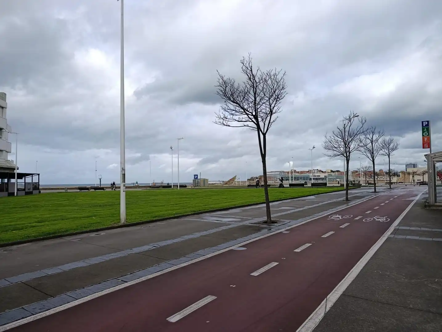 Vista exterior de Pis en venda en Gijón  amb Calefacció