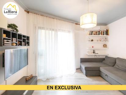 Living room of Flat for sale in  Madrid Capital  with Balcony