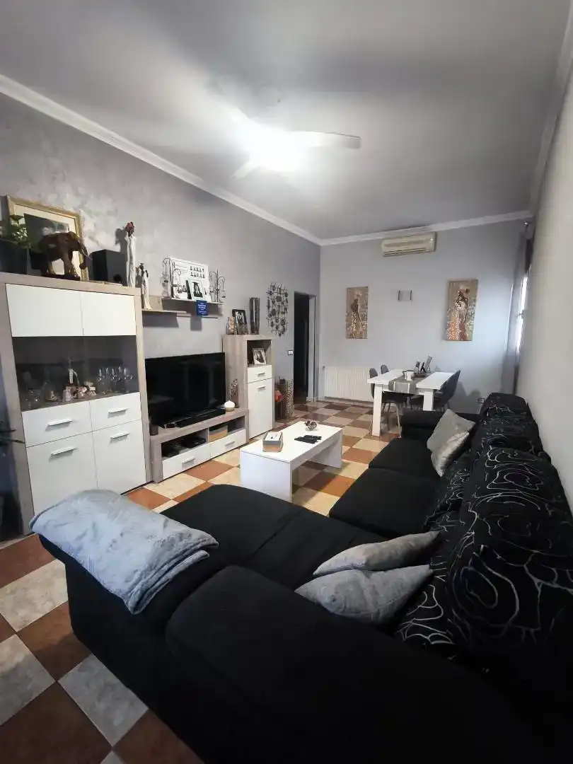 Sala de estar de Casa adosada en venta en Figueres con Aire acondicionado, Trastero y Horno