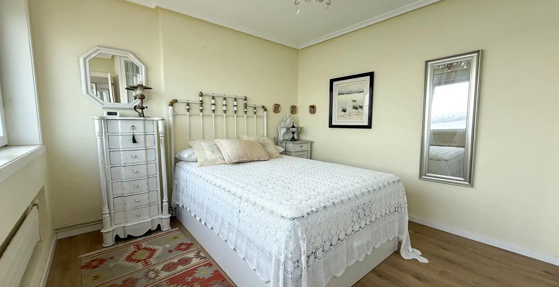 Habitación de Piso en venta en Vigo  con Calefacción, Jardín privado y Amueblado