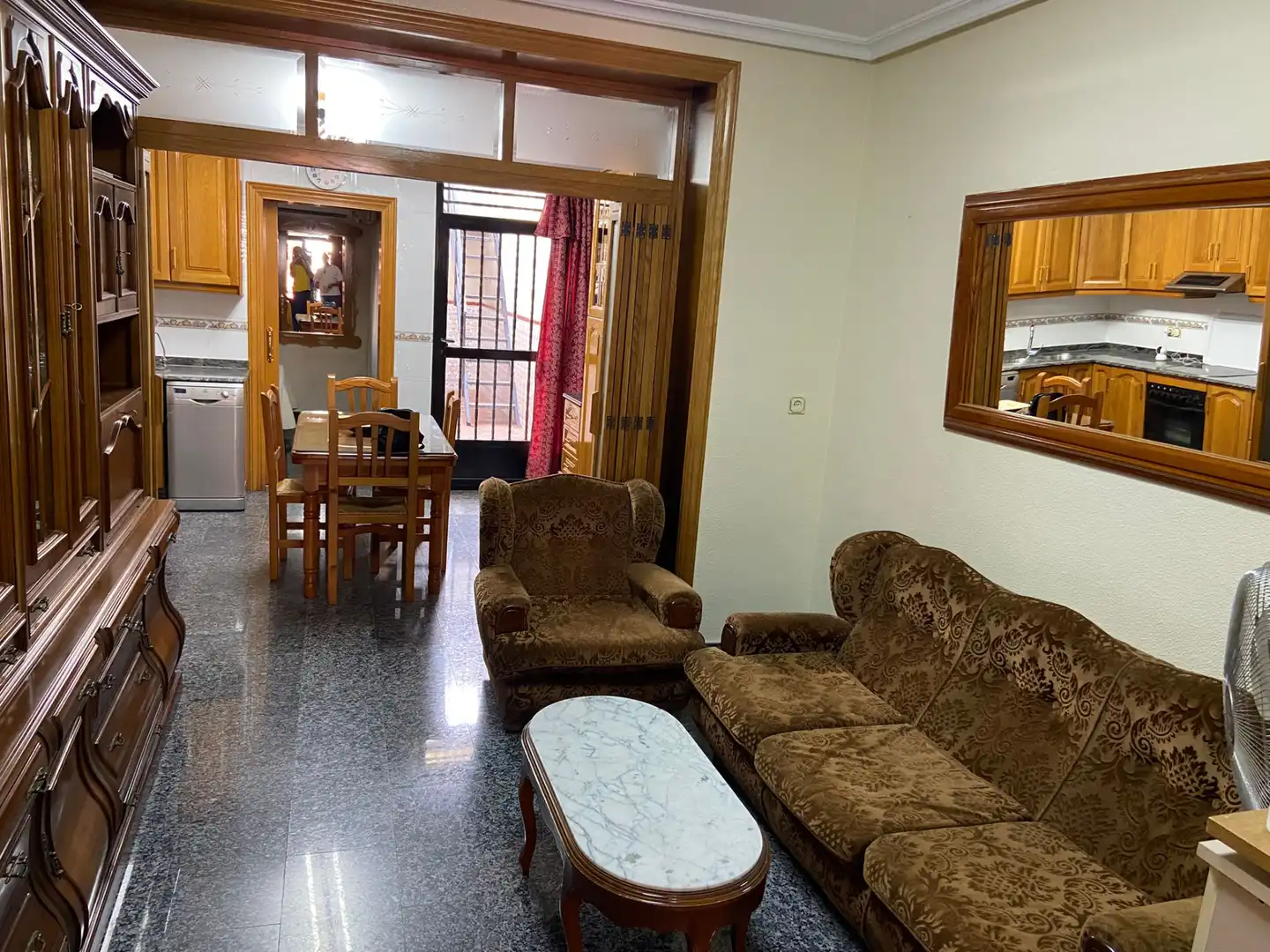Wohnzimmer von Einfamilien-Reihenhaus zum Verkauf in Alcantarilla mit Klimaanlage, Terrasse und Möbliert
