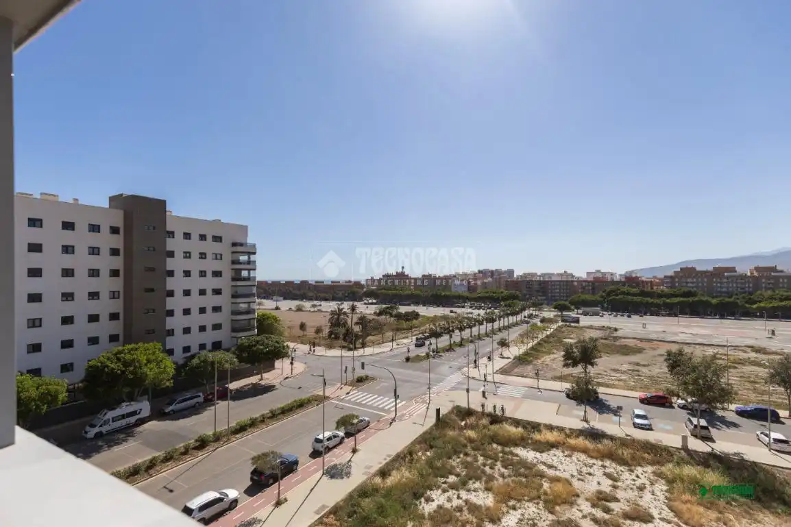 Vista exterior de Piso en venta en Almería con Aire acondicionado y Trastero