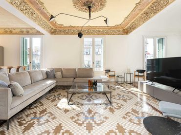 Flat with balcony to rent in Carrer de Girona